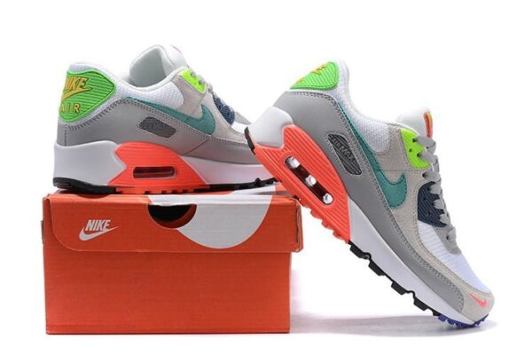 Ladies Air Max 90 Evolution of Icons Sneaker