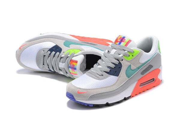 Ladies Air Max 90 Evolution of Icons Sneaker