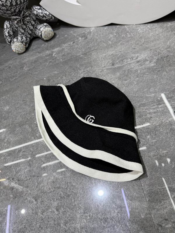 Gucci GG Two-Tone Knitted Bucket Hat 4124591 - Image 4