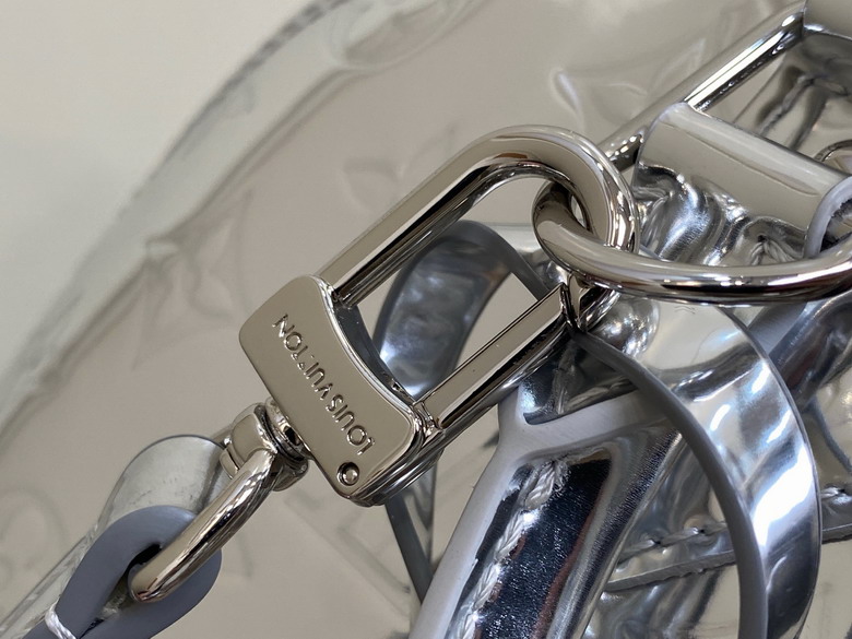 Louis Vuitton Silver Alma BB Handbag M40301 - Image 7