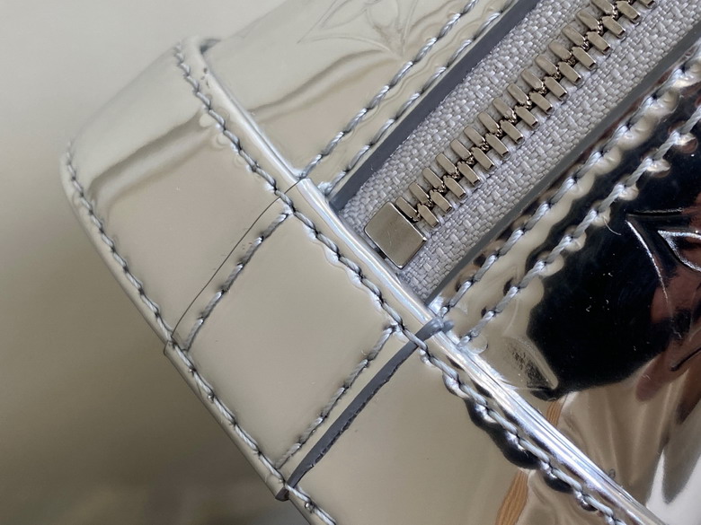 Louis Vuitton Silver Alma BB Handbag M40302 - Image 7