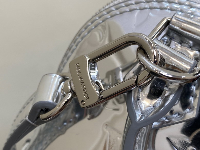 Louis Vuitton Silver Alma BB Shoulder Bag M81945 - Image 5