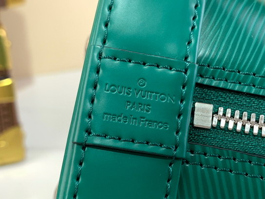Louis Vuitton Green Alma BB Handbag M12373 - Image 8