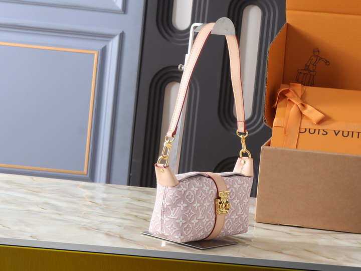 Louis Vuitton Rose Ruban Pochette Mia 2027419 Mini Bag - Image 2