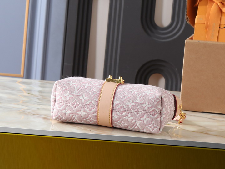 Louis Vuitton Rose Ruban Pochette Mia 2027419 Mini Bag - Image 4