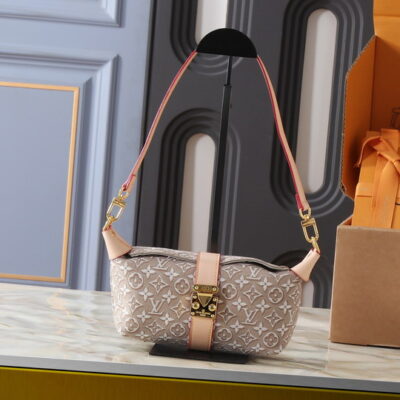 Louis Vuitton Vert Jura Pochette Mia 2027428 Mini Bag