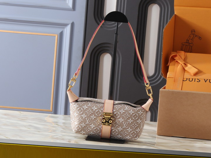 Louis Vuitton Vert Jura Pochette Mia 2027428 Mini Bag
