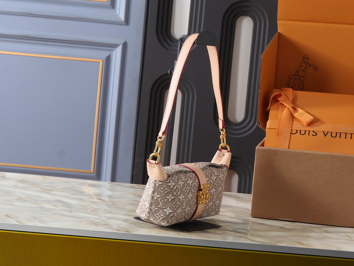 Louis Vuitton Vert Jura Pochette Mia 2027428 Mini Bag - Image 2