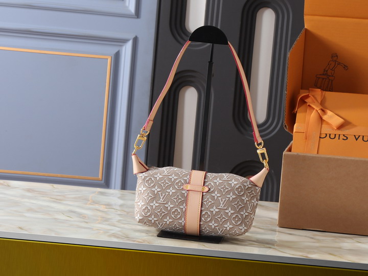 Louis Vuitton Vert Jura Pochette Mia 2027428 Mini Bag - Image 3