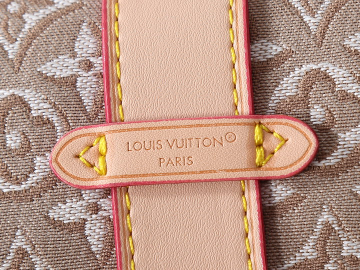Louis Vuitton Vert Jura Pochette Mia 2027428 Mini Bag - Image 6